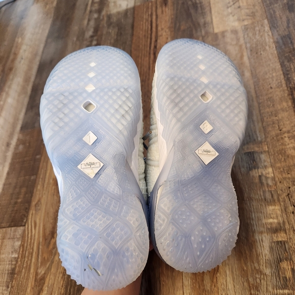 Nike LeBron 18 NRG GS 'Blue Tint' Sneakers Size 4Y - Picture 5 of 10